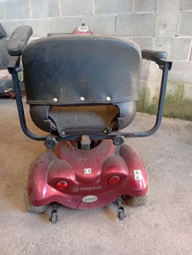 Vendo cadeira elétrica freedom, para deficiente físico