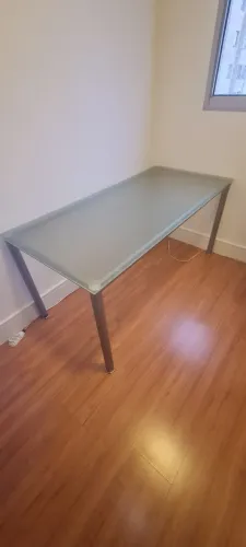 Mesa estrutura metal e tampo de vidro