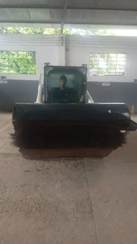 VASSOURA BOB CAT