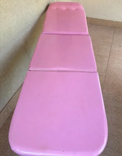 Vende se maca de estética