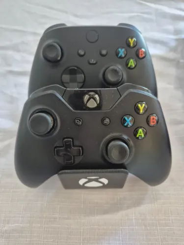 Xbox One X 1TB + 2 Controles Originais + Dock Controle - Excelente Estado