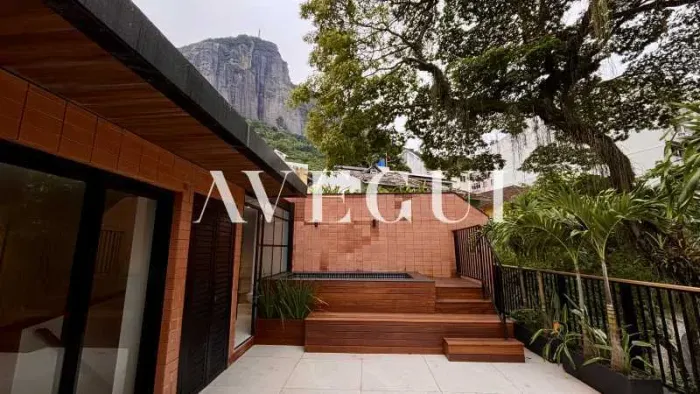 Cobertura Nova (2025) com Terraço, Piscina e 2 Suítes.