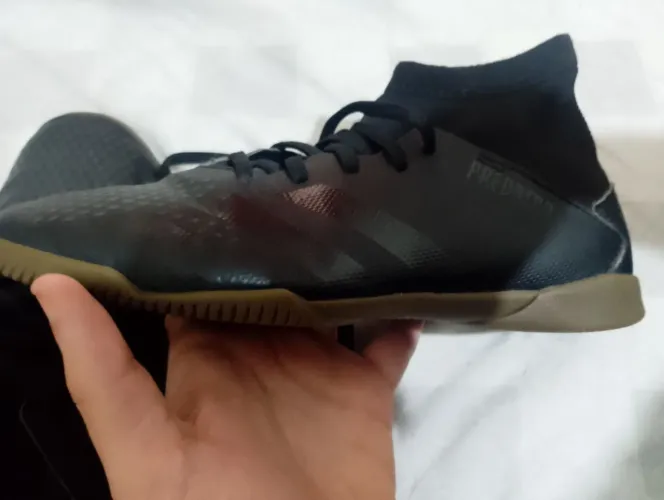  chuteira da Adidas infantil predator10/12 anos
