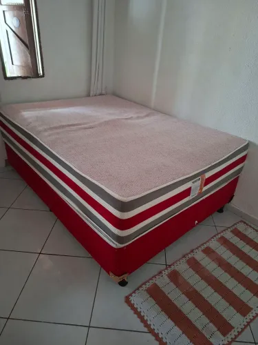 VENDO CAMA CASAL + COLCHÃO DE MOLAS ENSACADAS