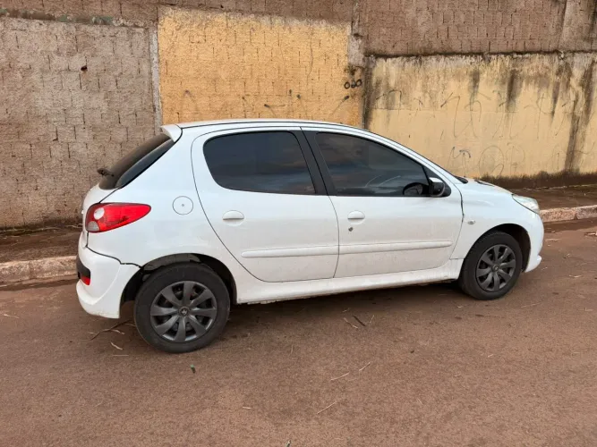 Peugeot 207 XR 1.4 Flex 8V 5P 2012