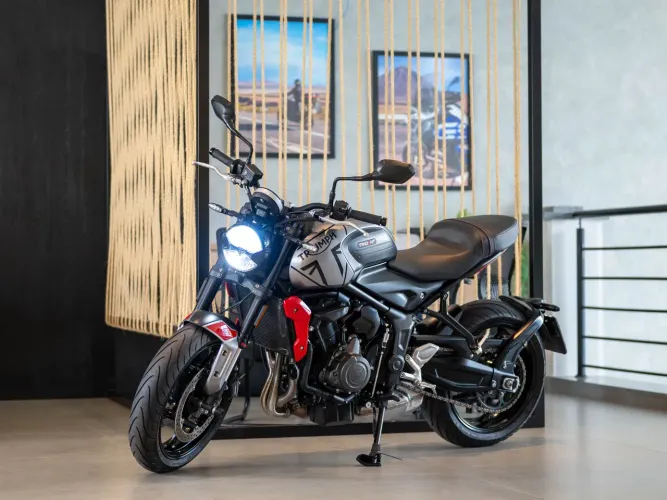 TRIUMPH TRIDENT 660 2023