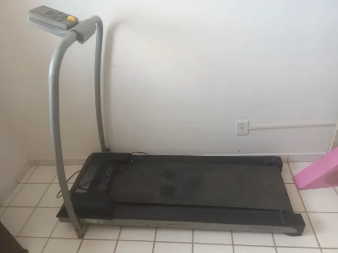 Vende se Esteira Caloi CLE 10 180 kg