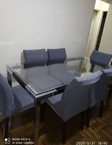 Mesa com 6 cadeiras de vidro