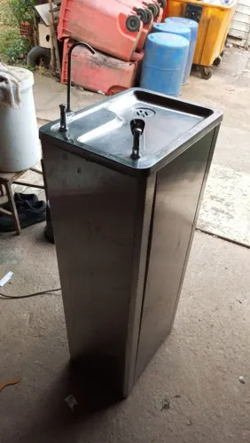 Vendo bebedouro industrial de aço inoxidável  400.00
