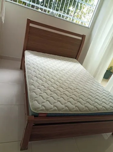 Cama de casal com colchão