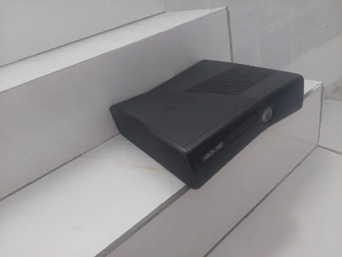 Xbox 360 slim com defeito