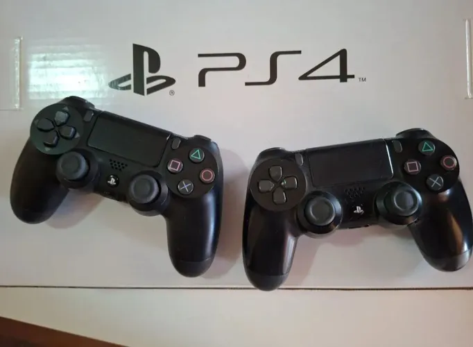 PS4 SLIM 1TB SUPER NOVO+2 CONTROLES ORIGINAIS