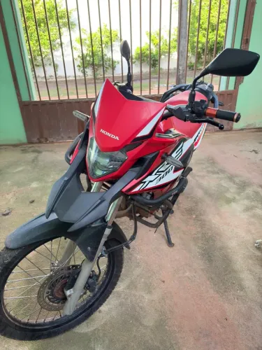 Moto em bom estado, revisada e com peças todas novas.