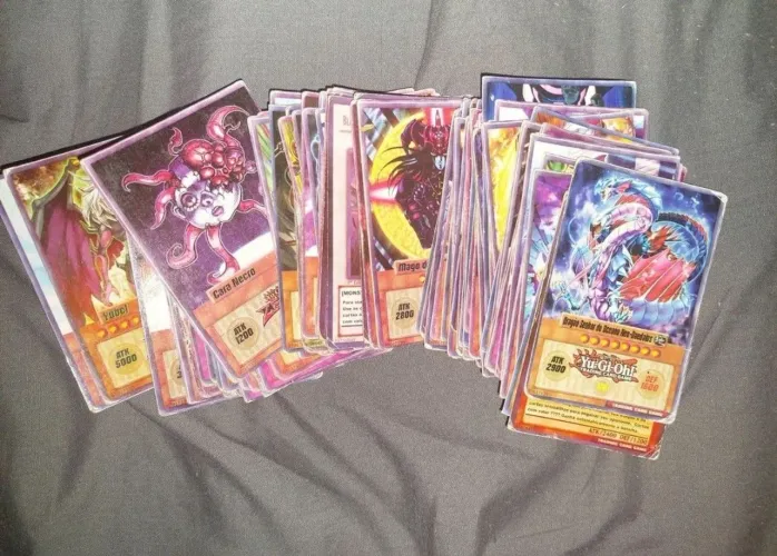 Vende-se 118 cartas do yugi-oh