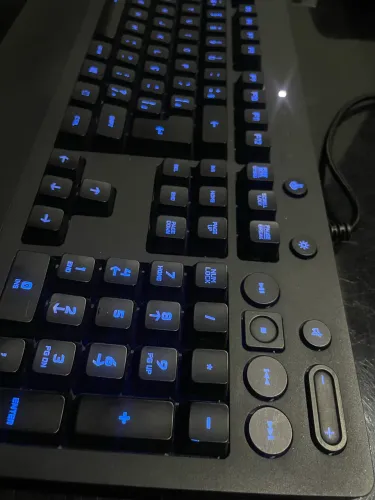 teclado gamer Logitech com fio G213 impecável