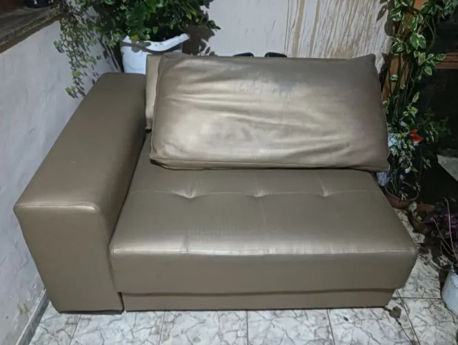 Sofá-cama com tudo funcionando