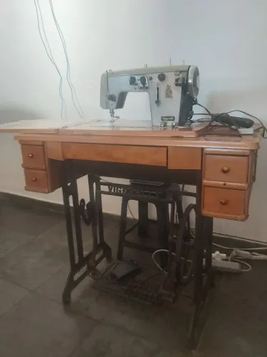 Máquina de costura Vigorelli antiga
