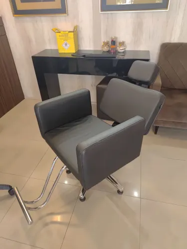 VENDO UMA CADEIRA HIDRÁULICA DE CABELEIREIRO