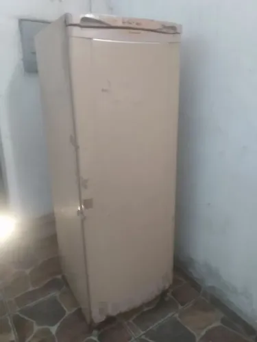 Freezer vertical 230 litros 