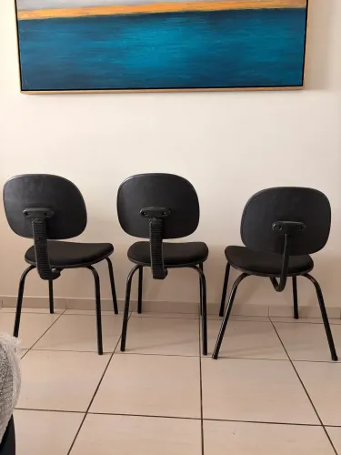 Cadeiras de escritório em excelente estado