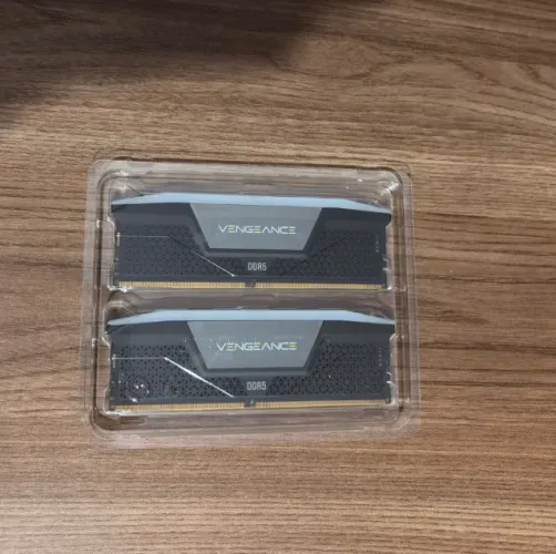 MEMORIA RAM CORSAIR VENGEANCE RGB 32GB (2x16GB) DDR5 DRAM 6000MT/s CL36