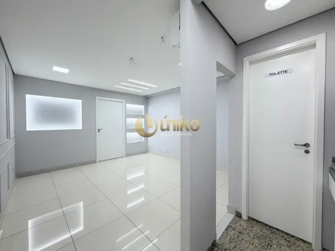 Imóvel para aluguel possui 34 metros quadrados em Centro Cívico - Curitiba - PR
