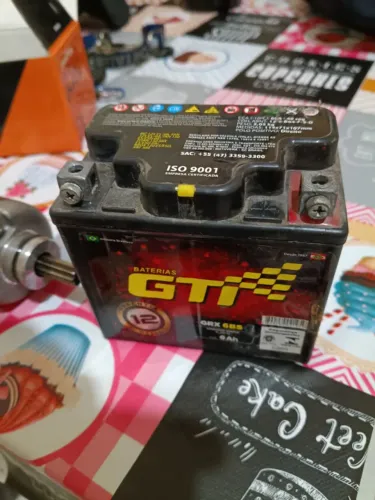 Bateria e motor de partida da fan e Titan.