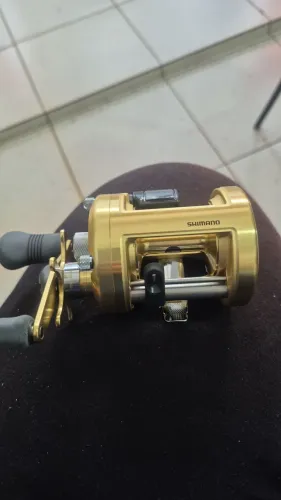 Carretilha shimano calcutta 400b