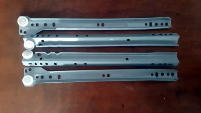 Corrediça (trilho) para gavetas
