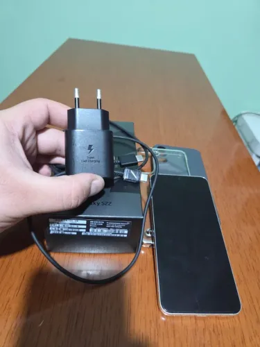 Samsung Galaxy S22 256GB Branco: com NF + Único dono, bem Cuidado