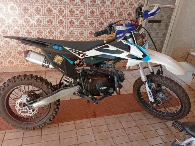 Vendo moto de trilha 4 cilindro 125 cilindrada