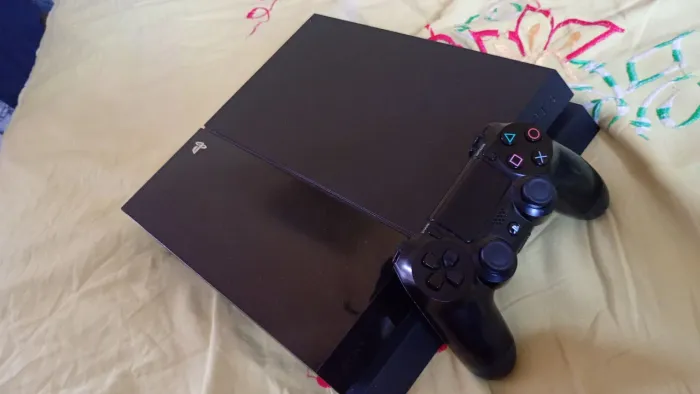 VENDO PS4 EM EXCELENTE ESTADO