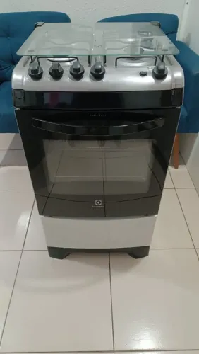 Fogão elétrolux 4 bocas manual muito bem conservado! Cuida