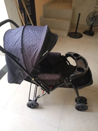 Carrinho de bebê+ bebê conforto 