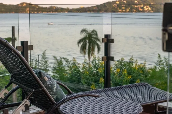 Casa á venda 3 suítes VISTA MAR - Lagoa da Conceição, Florianópolis/SC