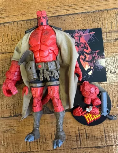 Hellboy Mcfarlane !!