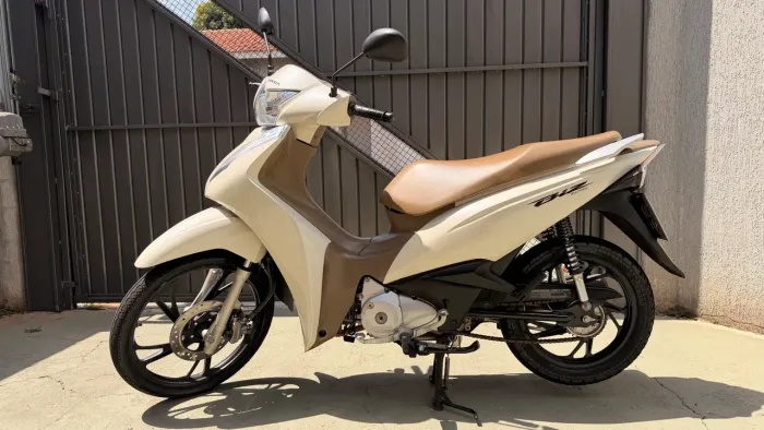Honda Biz 125 bege ? apenas 11.972 km
