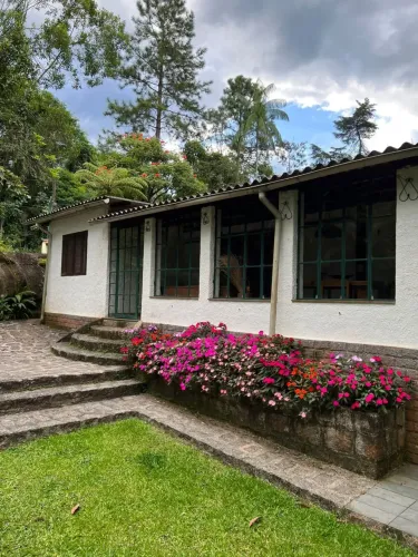 Casa para venda possui 261 metros quadrados com 3 quartos