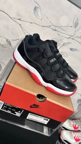 Tênis Air Jordan 11 low bred ORIGINAL Tamanho 39