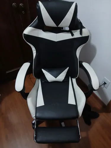 Cadeira Gamer com massageador e encosto auxiliar