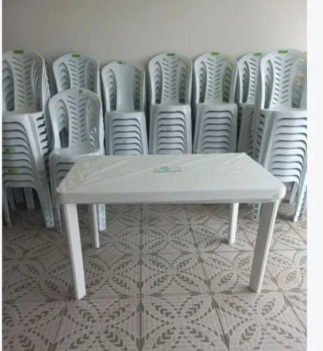 Mesa de Plástico desmontável com 6 cadeiras 