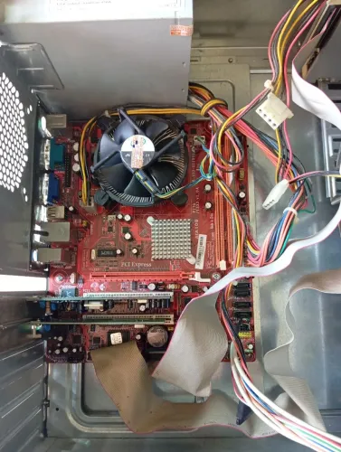 Computador funcionando muito tempo guardado. (2,4g ,dvd, fãn)