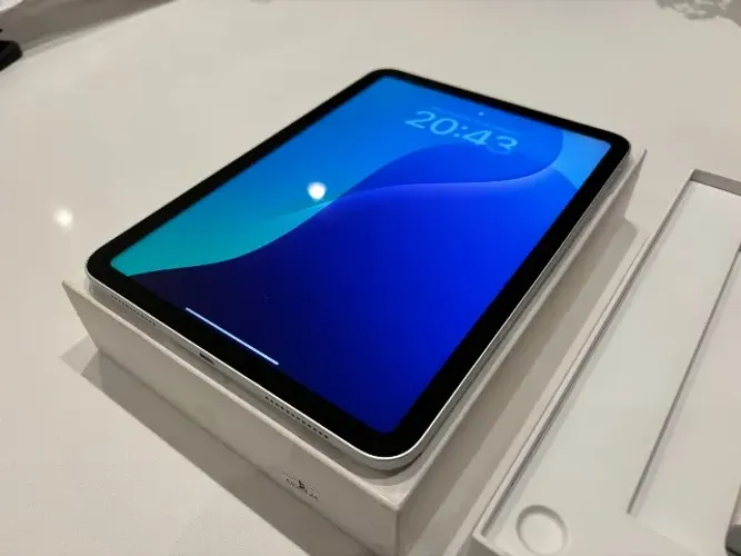 iPad 10 com capa e acessórios originais sem uso
