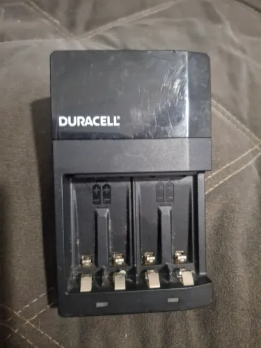 ? Carregador Duracell Original - Carrega 4 Pilhas AA/AAA | Pouco Uso