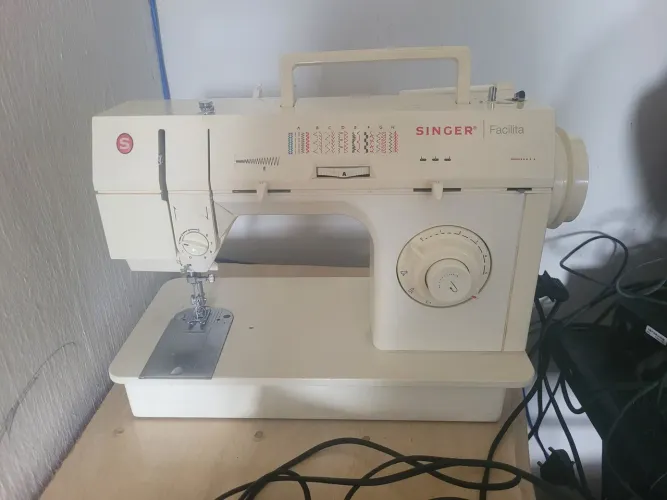 Máquina de costura Singer Facilita 2868c