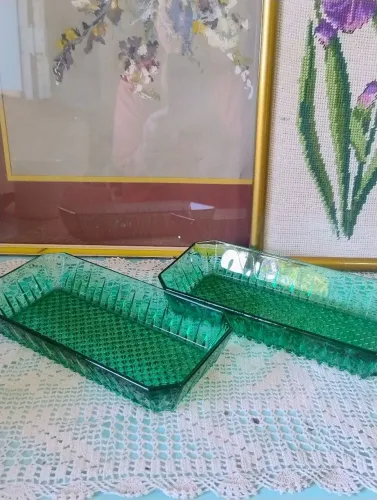 Petisqueiras de vidro esmeralda marca francesa Arcoroc vintage 