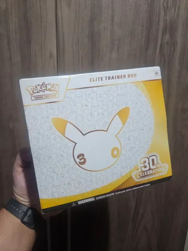 Pokémon TCG 30th Elite Trainer Box - Inglês