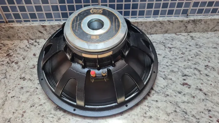 Alto falante Eros de 15  seminovo .