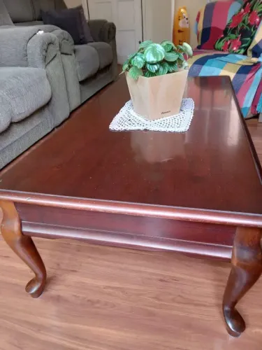 Mesa de centro madeira maciça cor mogno 