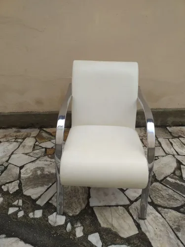 POLTRONA BRANCA BRAÇOS DE METAL CROMADO SPERART MARCA TOP DE MÓVEIS  SUPER CONSERVADA  TOP